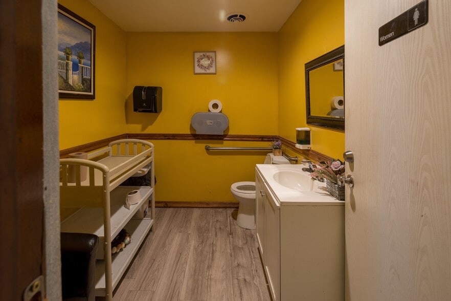 More Photos Of 111 W Union St, Goodland General Retail For Sale