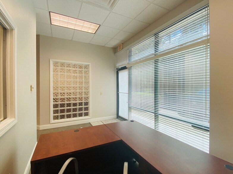 More Photos Of 12276 San Jose Blvd, Jacksonville Coworking Space