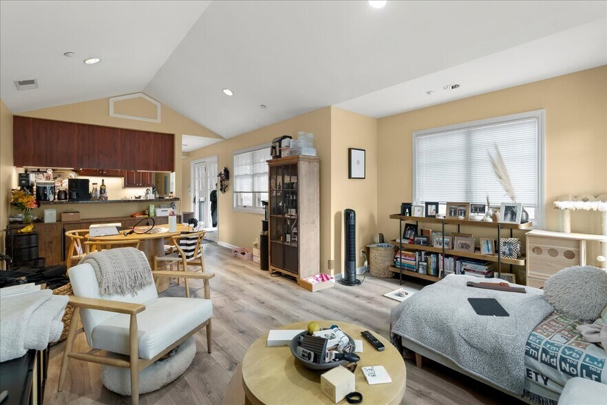 More Photos Of 808 Edgehill Dr, Burlingame General Retail For Sale