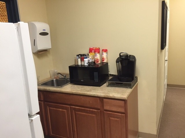 More Photos Of 9405 Huffmeister Rd, Houston Storefront Retail Office For Lease