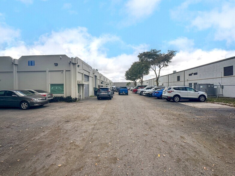 More Photos Of 14080-14118 SW 139th Ct, Miami Light Manufacturing For Sale