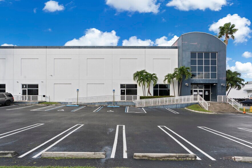 More Photos Of 7620 NW 25th St, Miami Distribution For Lease