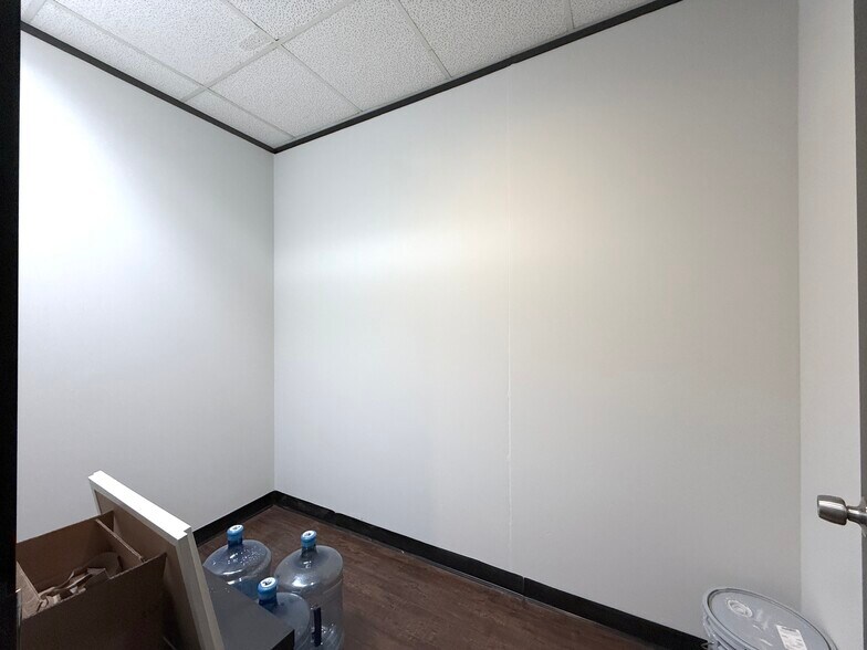 More Photos Of 6100 Corporate Dr, Houston Office For Sale