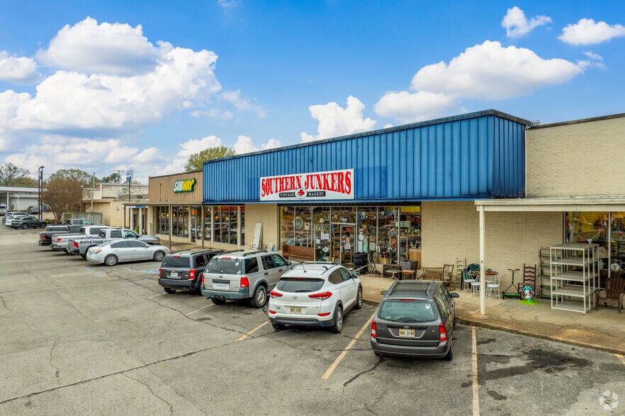 More Photos Of 203B State Highway 30 W, New Albany Storefront For Lease