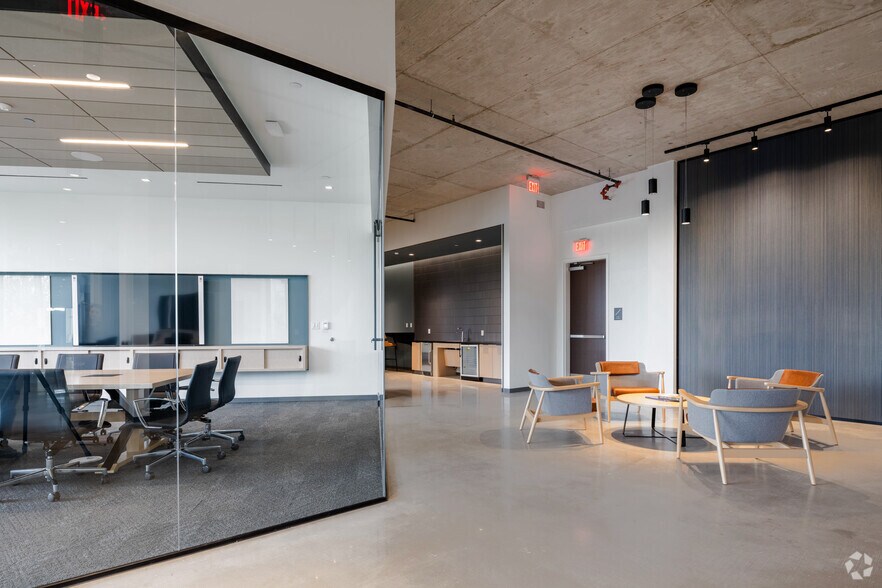 More Photos Of 203 W 10th St, Austin Office For Lease
