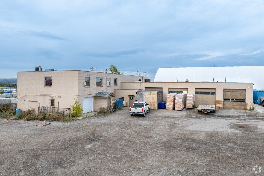 Primary Photo Of 415 Monument Pl SE, Calgary Light Manufacturing For Sale