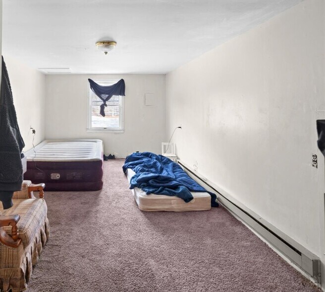 More Photos Of 53 Somerset St, Hopewell Flex For Sale