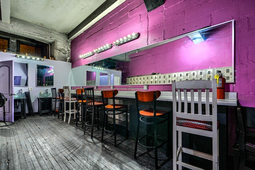 More Photos Of 414-416 E Baltimore St, Baltimore Bar For Sale