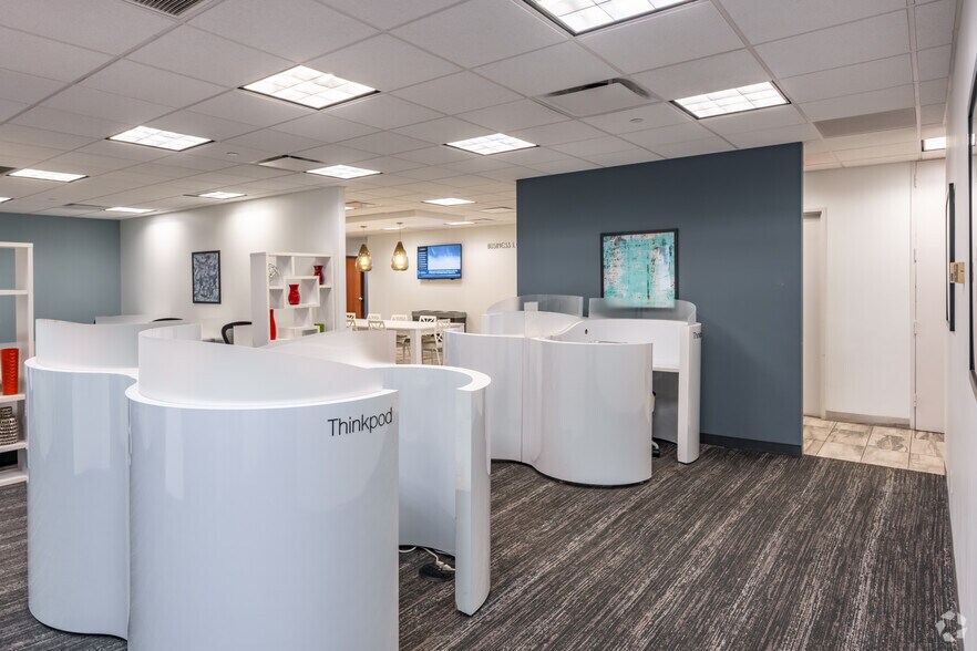 More Photos Of 1325 Avenue of the Americas, New York Coworking Space