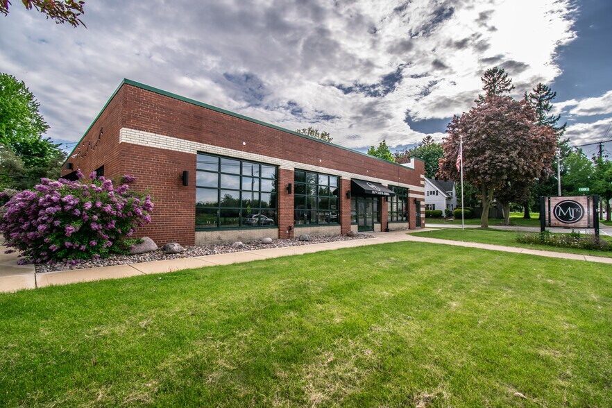 More Photos Of 100 S Main St, Saukville Restaurant For Sale