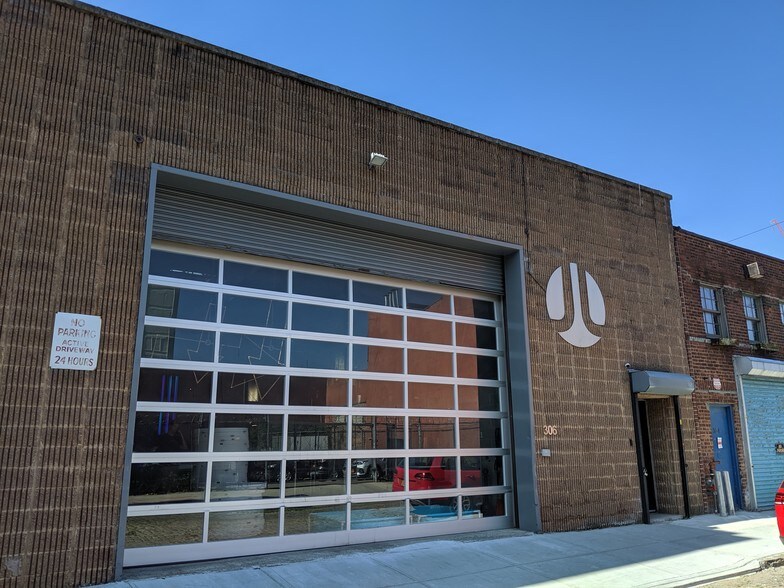 Primary Photo Of 306 Water St, Brooklyn Warehouse For Lease