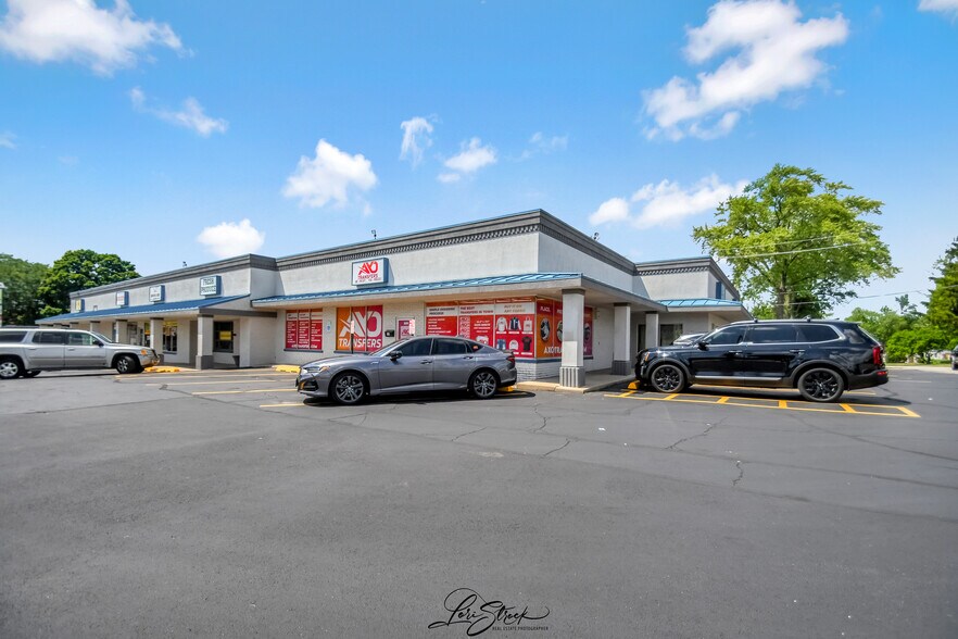 More Photos Of 800 Theodore, Crest Hill Convenience Store For Sale