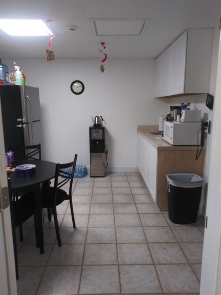 More Photos Of 5017 N Coolidge Dr, Tampa Warehouse For Sale