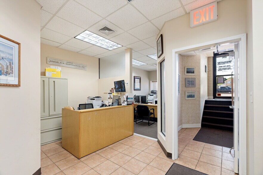 More Photos Of 1190 Hylan Blvd, Staten Island Office For Sale