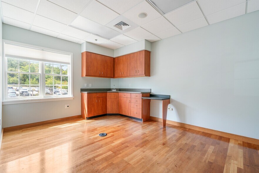 More Photos Of 223 Chief Justice Cushing Hwy, Cohasset Medical For Lease