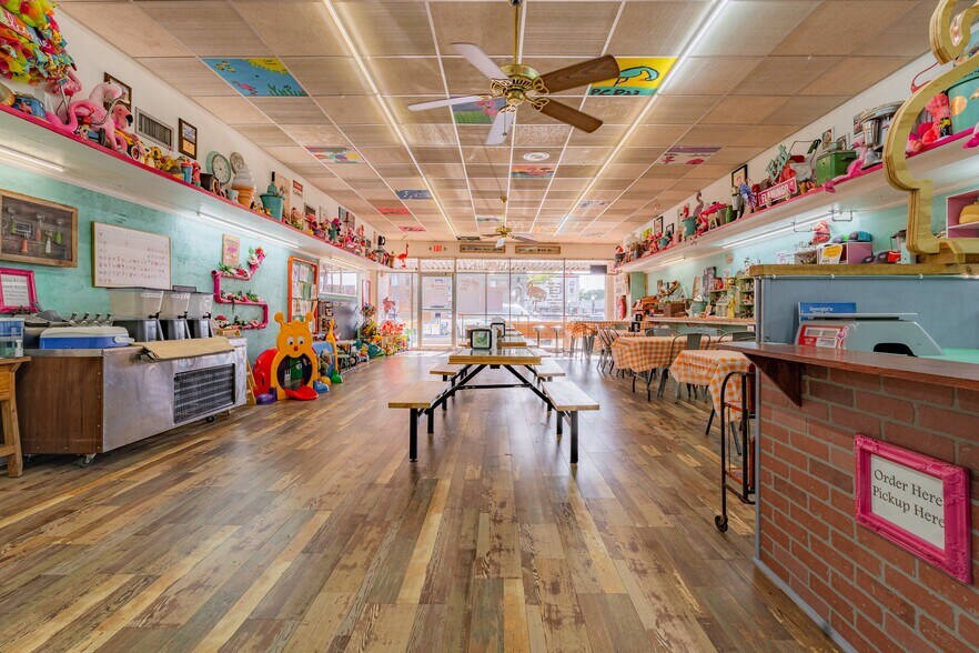 More Photos Of 105 N Main St, Hallettsville Restaurant For Sale