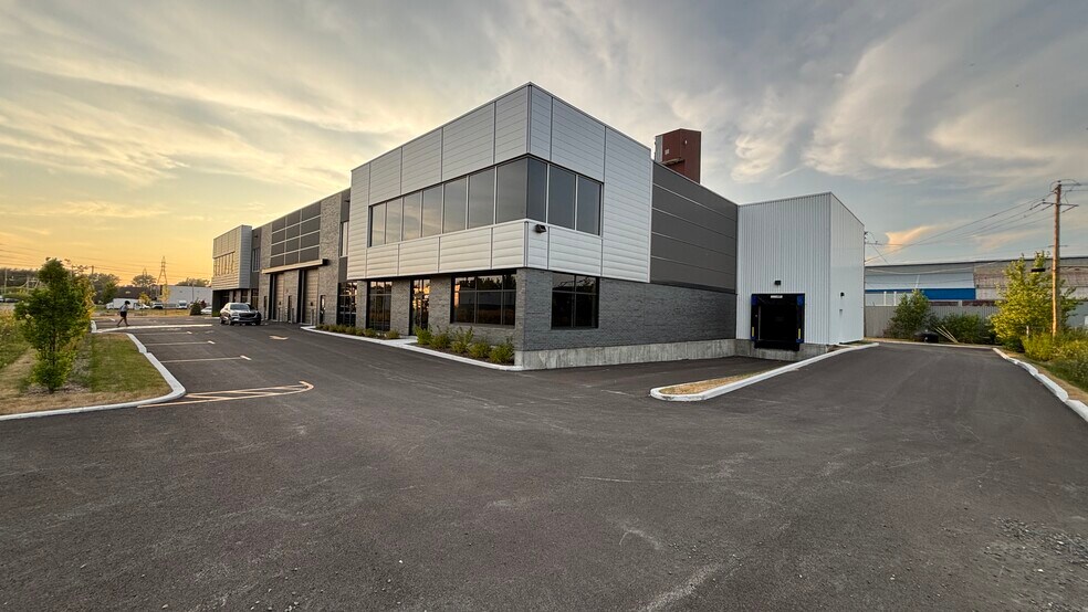 More Photos Of 100 Rue Robert-Mckenzie, Beauharnois Warehouse For Lease