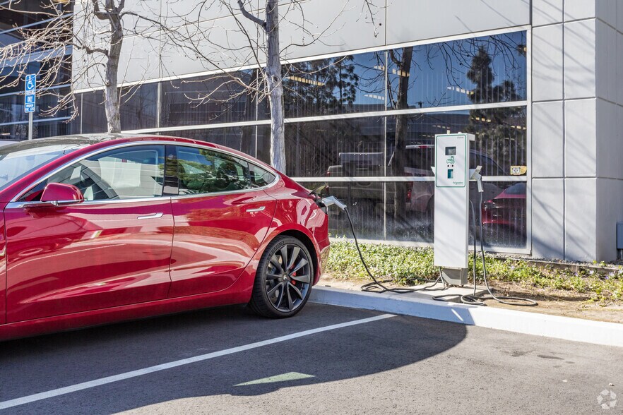 More Photos Of 3010-3070 Saturn St, Brea Unknown For Lease