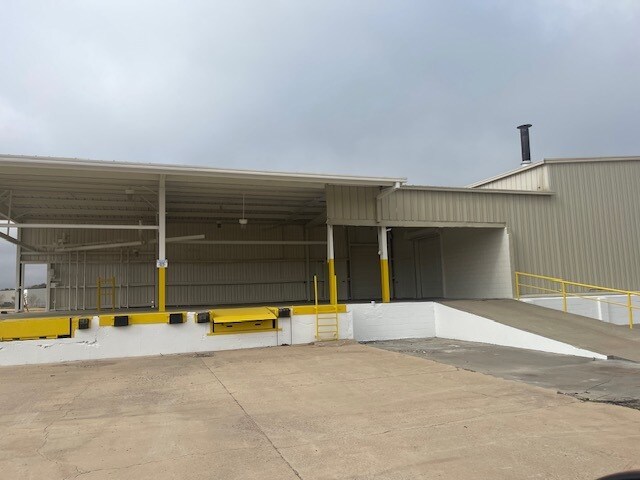 More Photos Of 201 S Cedar Ave, Valley Center Warehouse For Sale