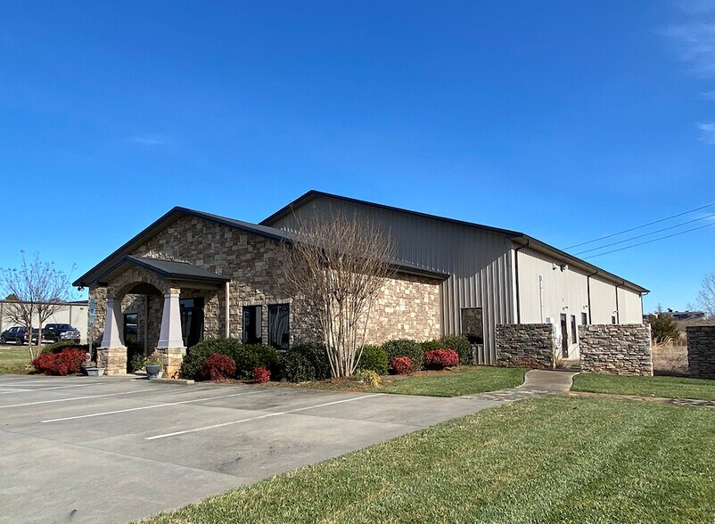 More Photos Of 265 Pitt Rd, Mooresville Warehouse For Sale