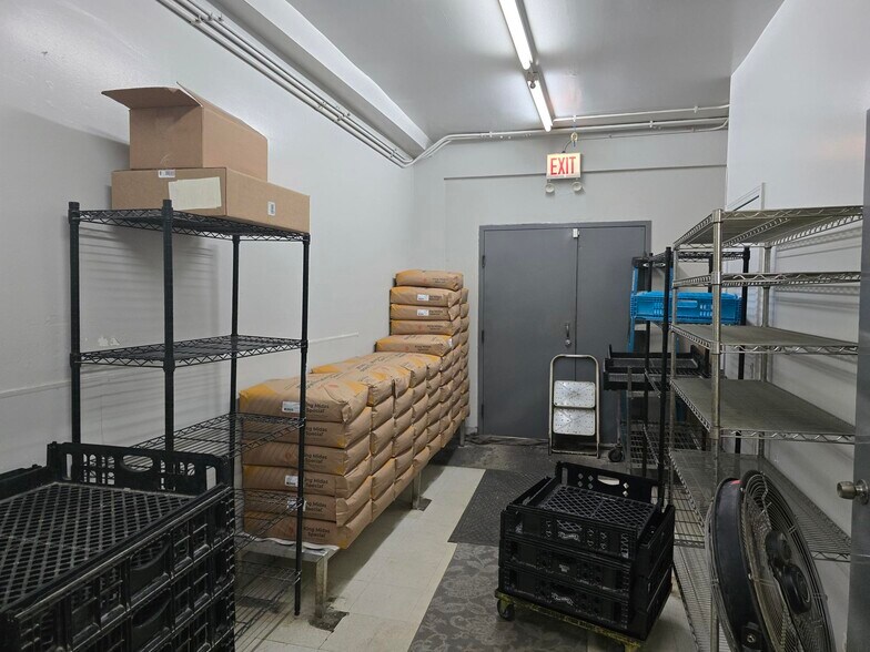 More Photos Of 3925 Oakton St, Skokie Restaurant For Sale