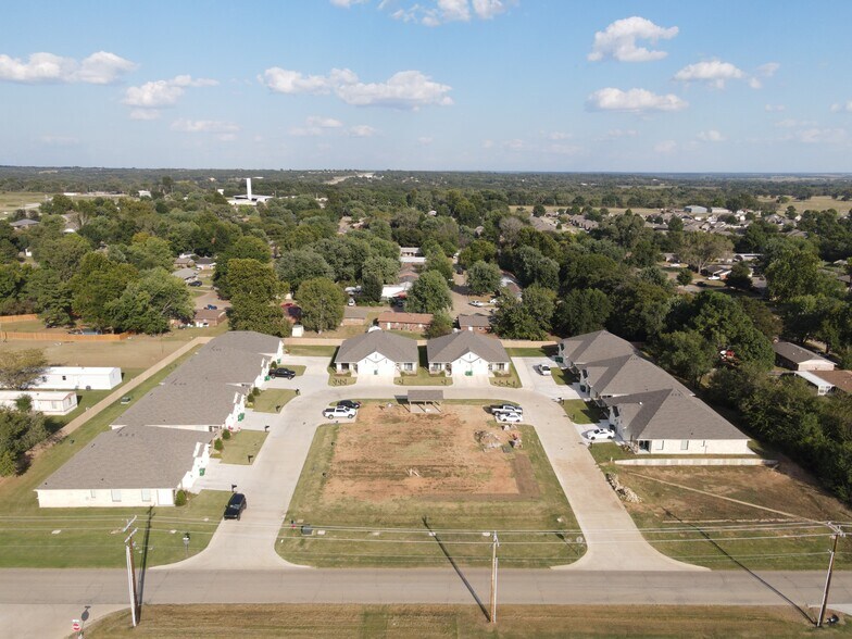 Primary Photo Of 1010 Lovers Lane ln, Perkins Apartments For Sale