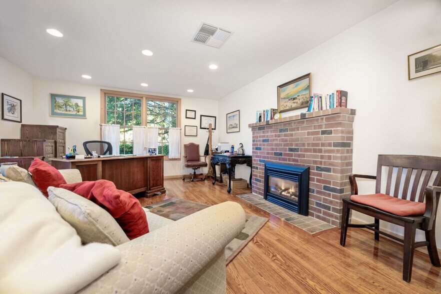 More Photos Of 825 Zion St, Nevada City Office For Sale