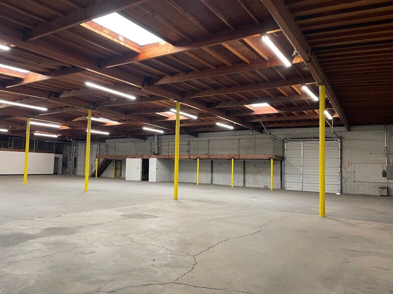 More Photos Of 1550 E Burnett St, Signal Hill Warehouse For Lease