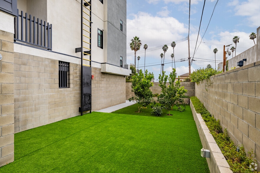 More Photos Of 1525 N Hobart Blvd, Los Angeles Apartments For Sale