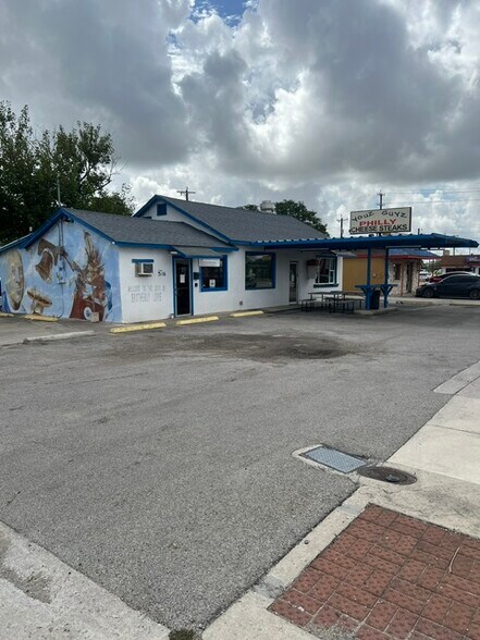 More Photos Of 314-316 Pat Booker Rd, Universal City Restaurant For Sale