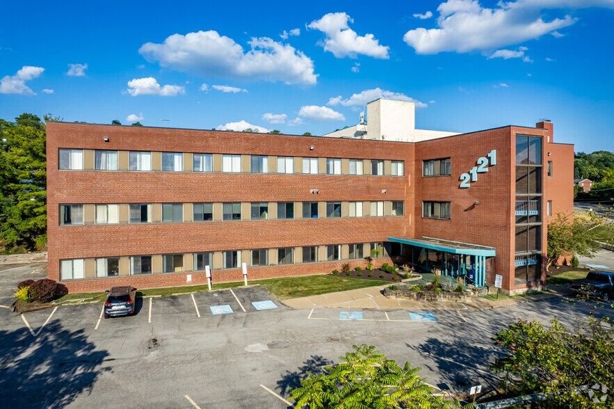 More Photos Of 2121 Noblestown Rd, Pittsburgh Office For Lease