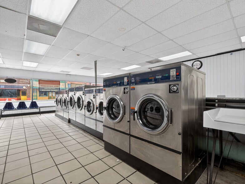 More Photos Of 217 State St, Ashley General Retail For Sale