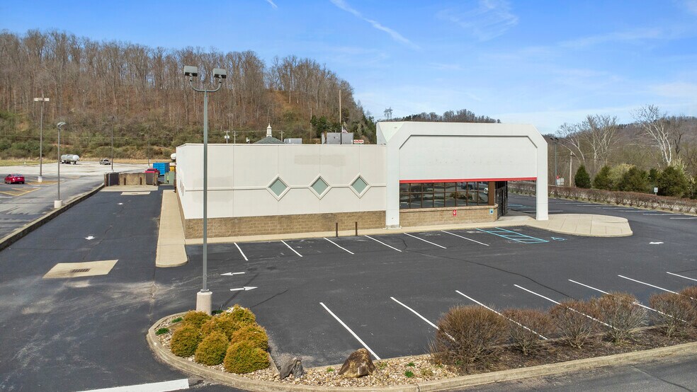 More Photos Of 60 Business US 23 N, Louisa Freestanding For Lease