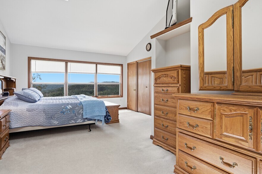 More Photos Of 120 Milford Hill Ln, Milford Flex For Sale