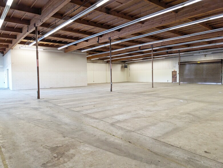 More Photos Of 1350 E Thompson Blvd, Ventura General Retail For Lease