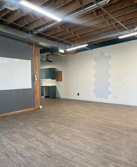 More Photos Of 115 Bannatyne Ave, Winnipeg Office For Lease