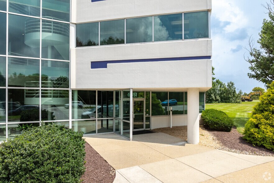 More Photos Of 6851 Oak Hall Ln, Columbia Office For Lease