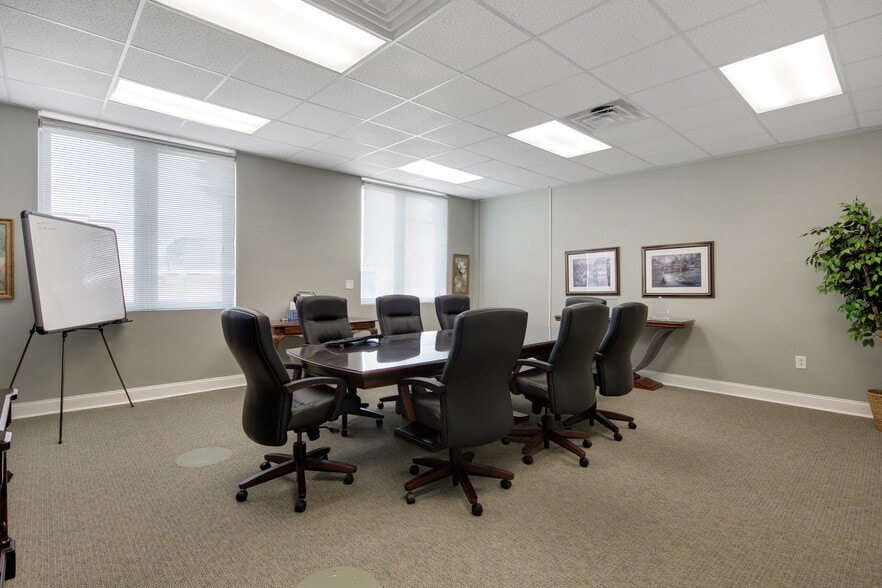 More Photos Of 230 Donaldson St, Fayetteville Office For Lease