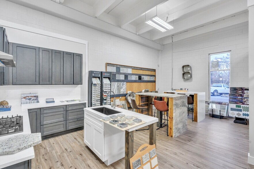 More Photos Of 518 W North 1st St, Seneca Storefront Retail Office For Sale