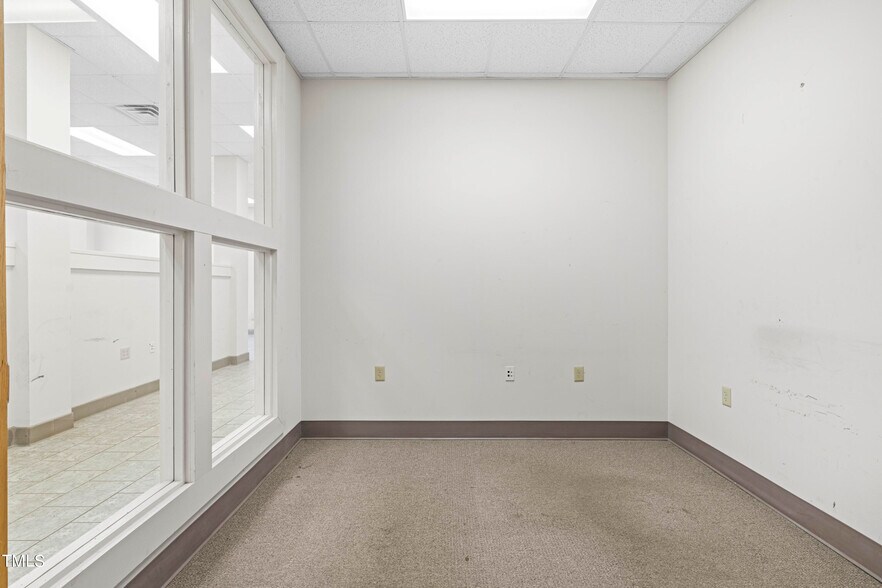 More Photos Of 5706 Chapel Hill Rd, Raleigh Office Residential For Lease