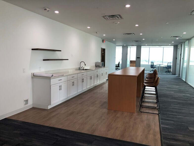 More Photos Of 9999 Bellaire Blvd, Houston Medical For Lease