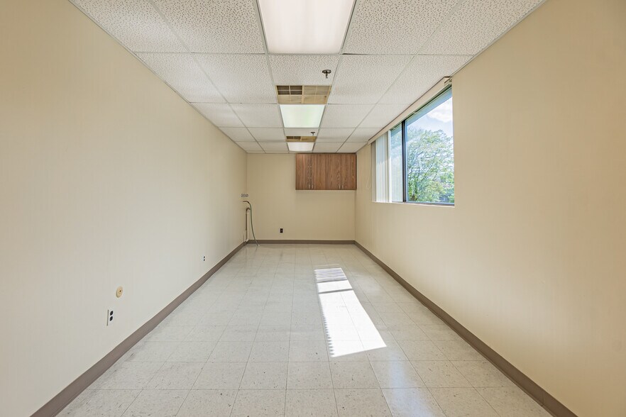 More Photos Of 35-37 Progress St, Edison Medical For Sale