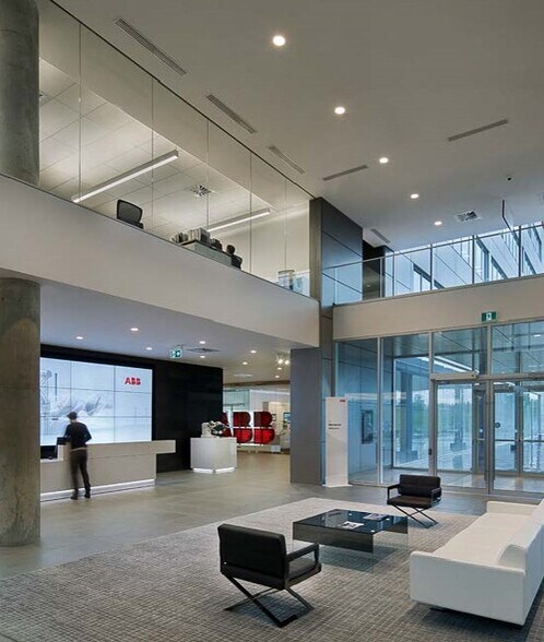 More Photos Of 800 Boul Hymus, Montréal Office For Lease