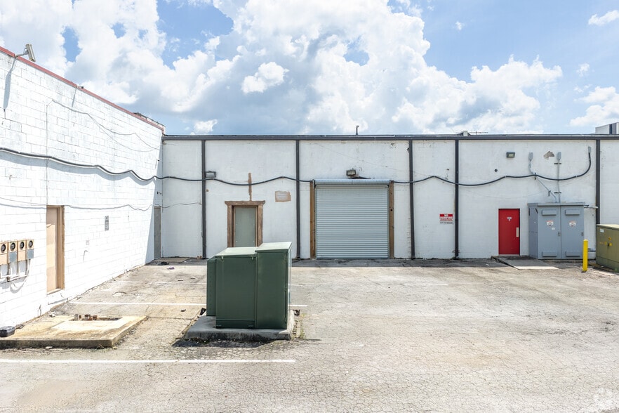 More Photos Of 4827-4903 Old National Hwy, College Park General Retail For Lease