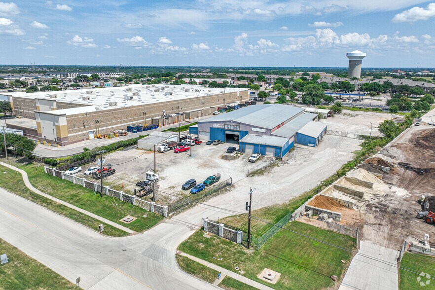 More Photos Of 6000 Split Trail Rd, Plano Warehouse For Sale