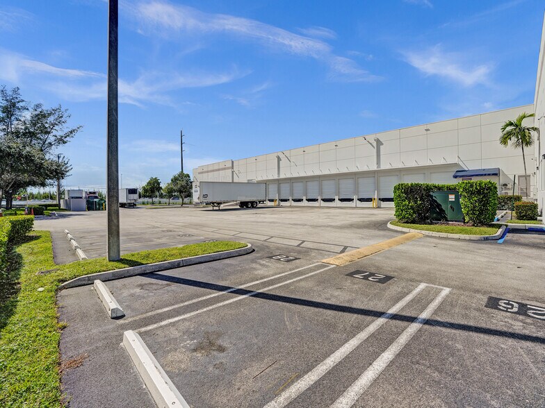More Photos Of 3450 NW 115th Ave, Miami Warehouse For Lease