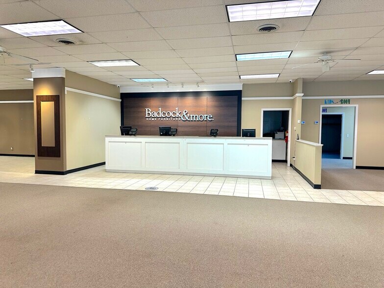 More Photos Of 435 S Main St, Swainsboro Freestanding For Sale