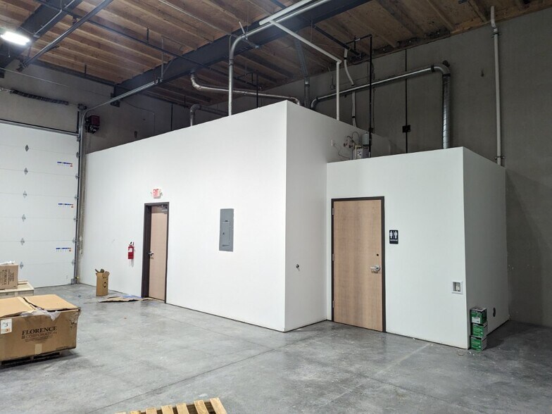 More Photos Of 6923 NW Friberg Strunk St, Camas Unknown For Lease