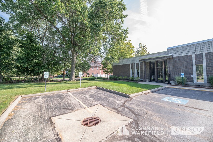 More Photos Of 749 Miner Rd, Highland Heights Office For Sale