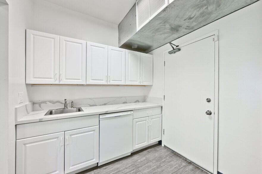 More Photos Of 3611 Motor Ave, Los Angeles Loft Creative Space For Sale